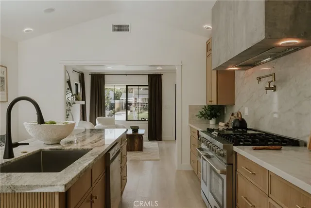 $2,458,000 | 584 North Plymouth Boulevard, Los Angeles, CA 90004