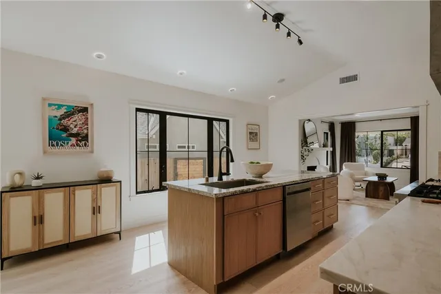 $2,458,000 | 584 North Plymouth Boulevard, Los Angeles, CA 90004