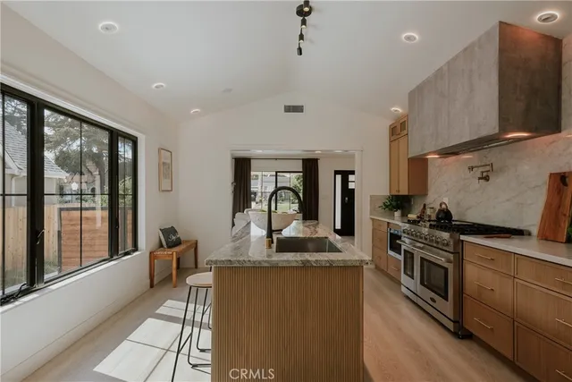 $2,458,000 | 584 North Plymouth Boulevard, Los Angeles, CA 90004