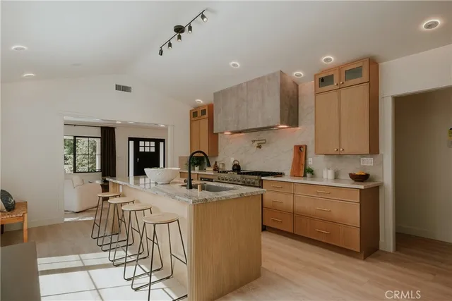 $2,458,000 | 584 North Plymouth Boulevard, Los Angeles, CA 90004