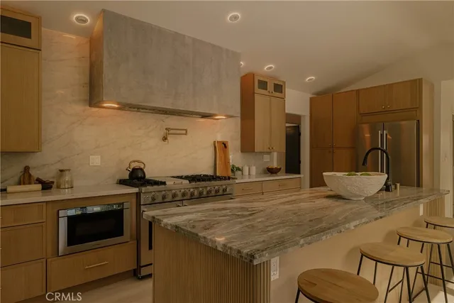 $2,458,000 | 584 North Plymouth Boulevard, Los Angeles, CA 90004