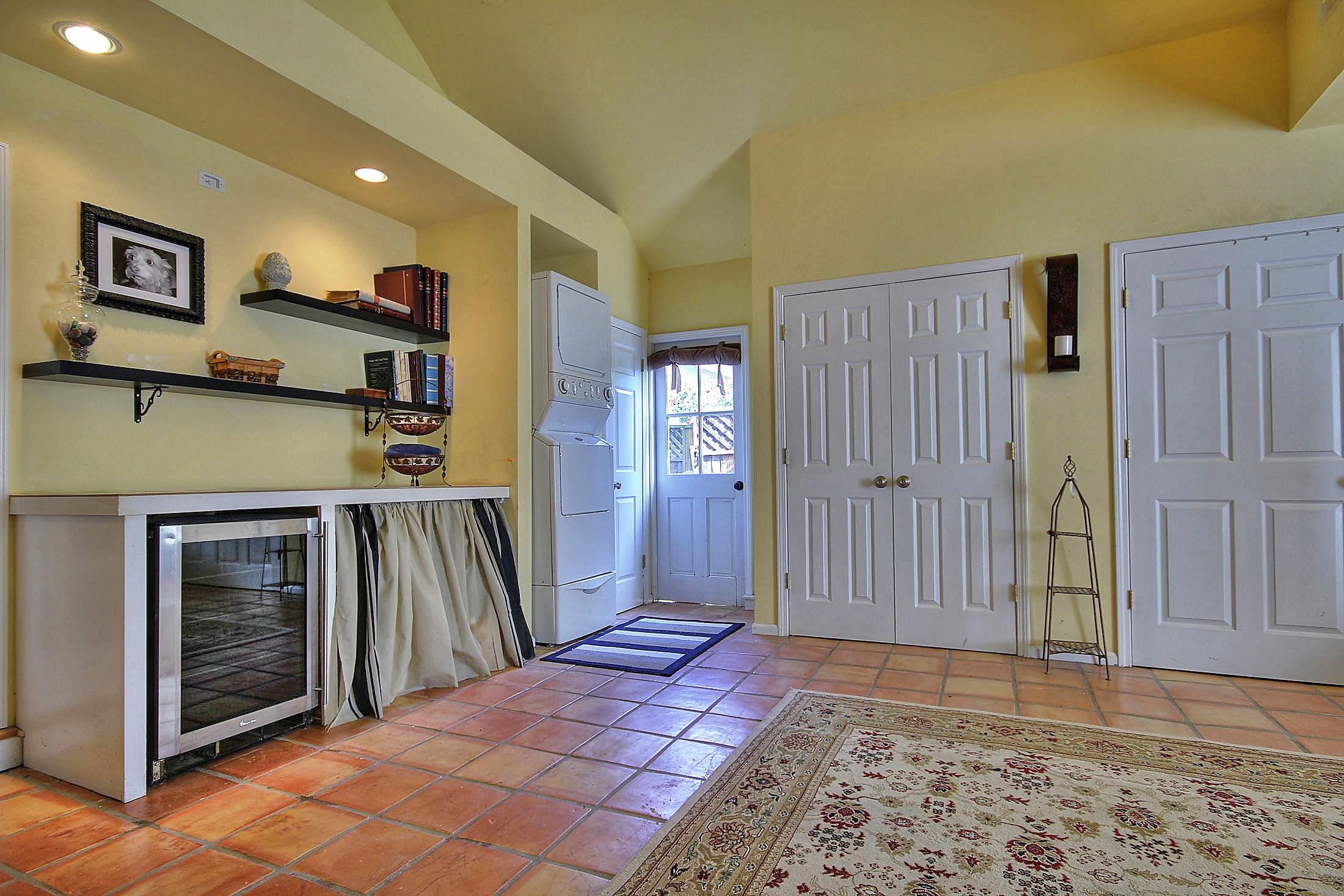 564 Wakefield Road Goleta, CA 93117 - Photo 23 of 26 Garage/Laundry