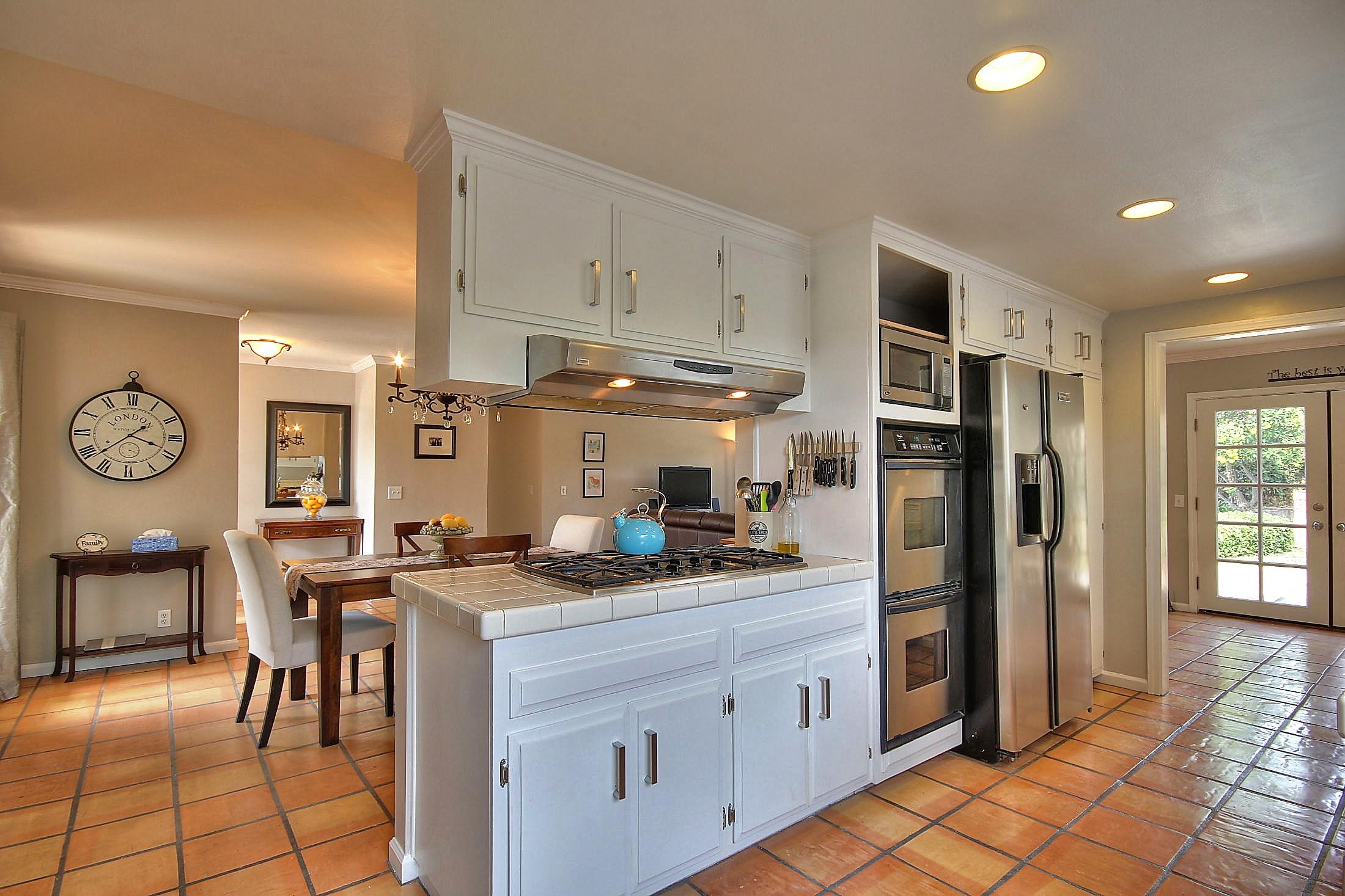 564 Wakefield Road Goleta, CA 93117 - Photo 6 of 26 Kitchen