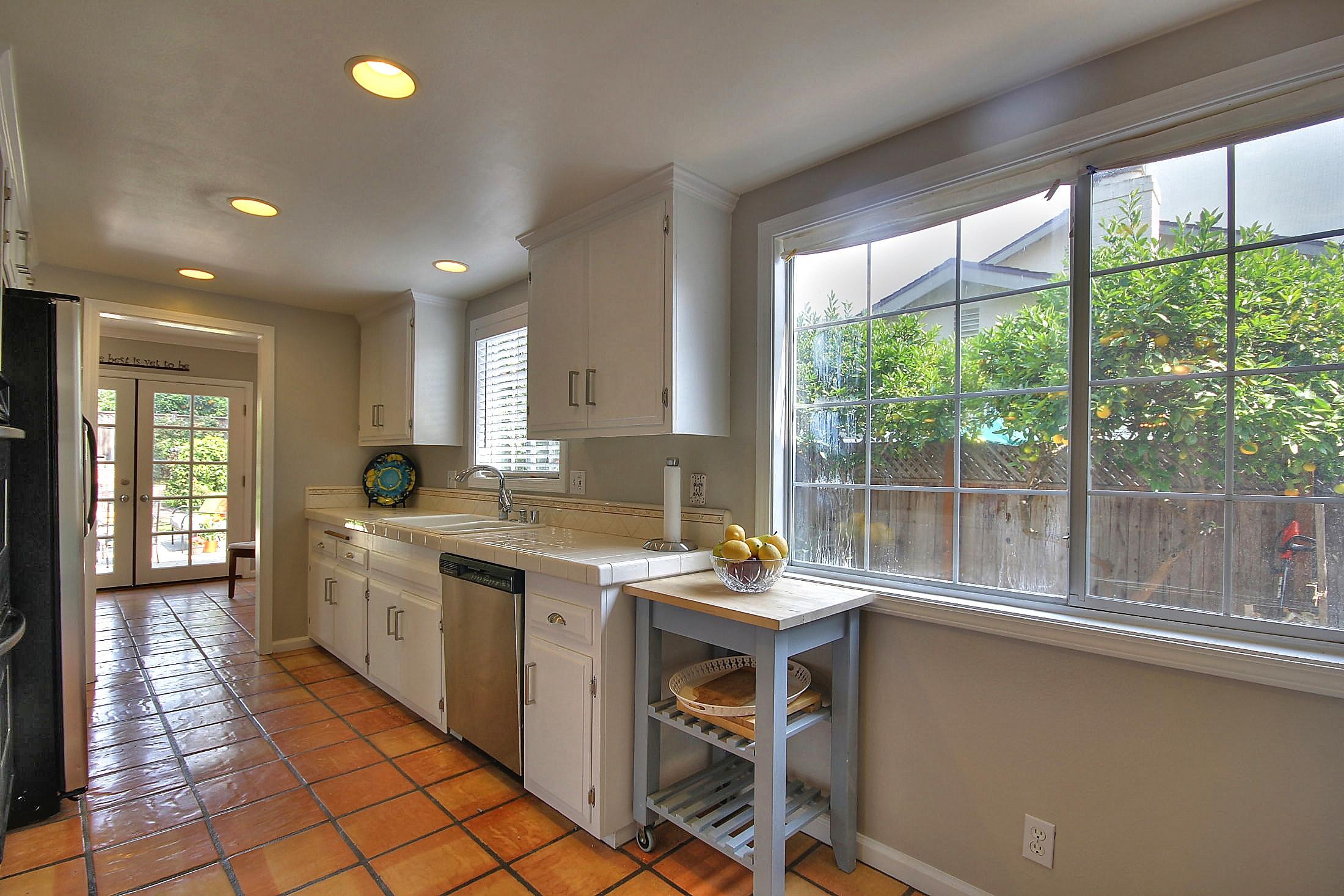 564 Wakefield Road Goleta, CA 93117 - Photo 7 of 26 Kitchen