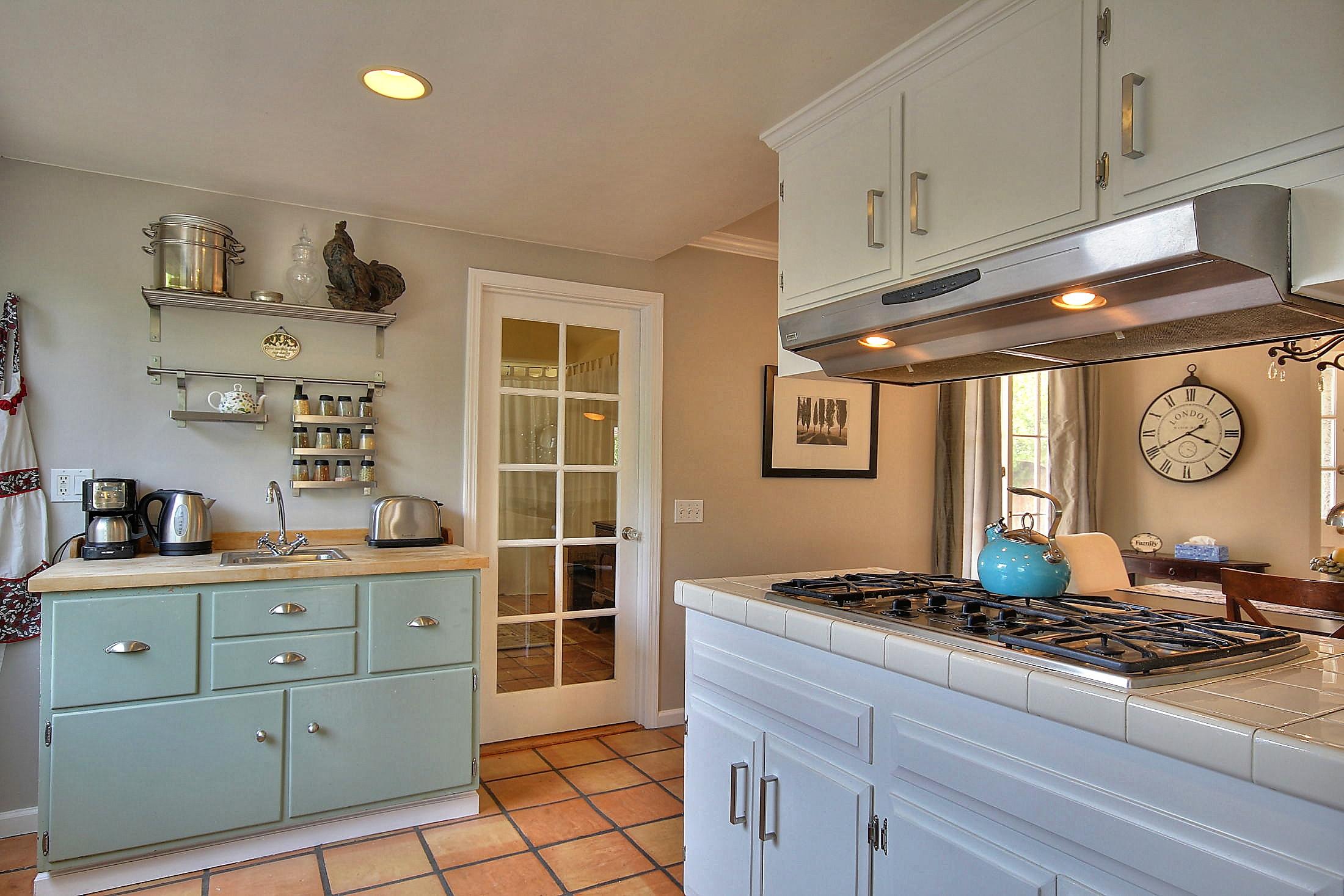 564 Wakefield Road Goleta, CA 93117 - Photo 8 of 26 Kitchen