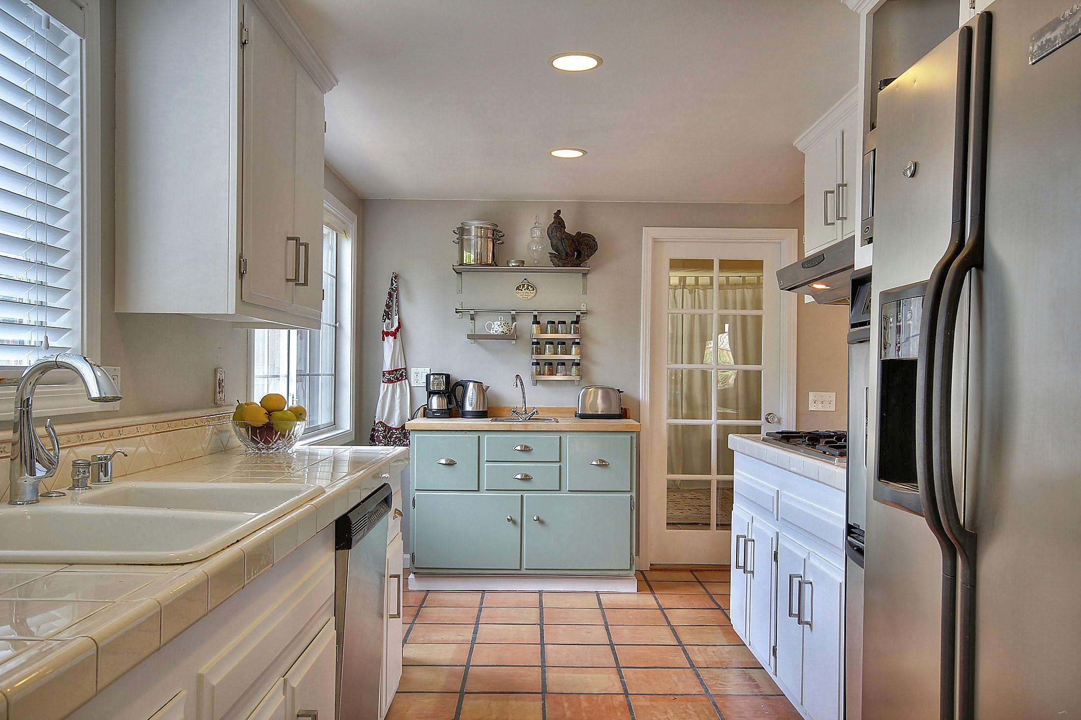 564 Wakefield Road Goleta, CA 93117 - Photo 9 of 26 Kitchen