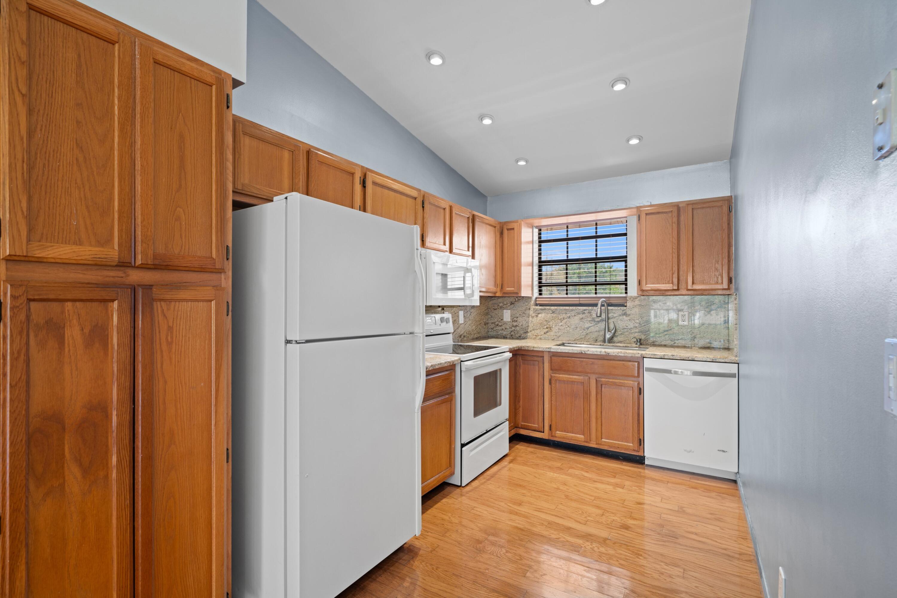 3191 Leewood Terrace, Unit L237 Boca Raton, FL 33431 - Photo 7 of 48 Kitchen