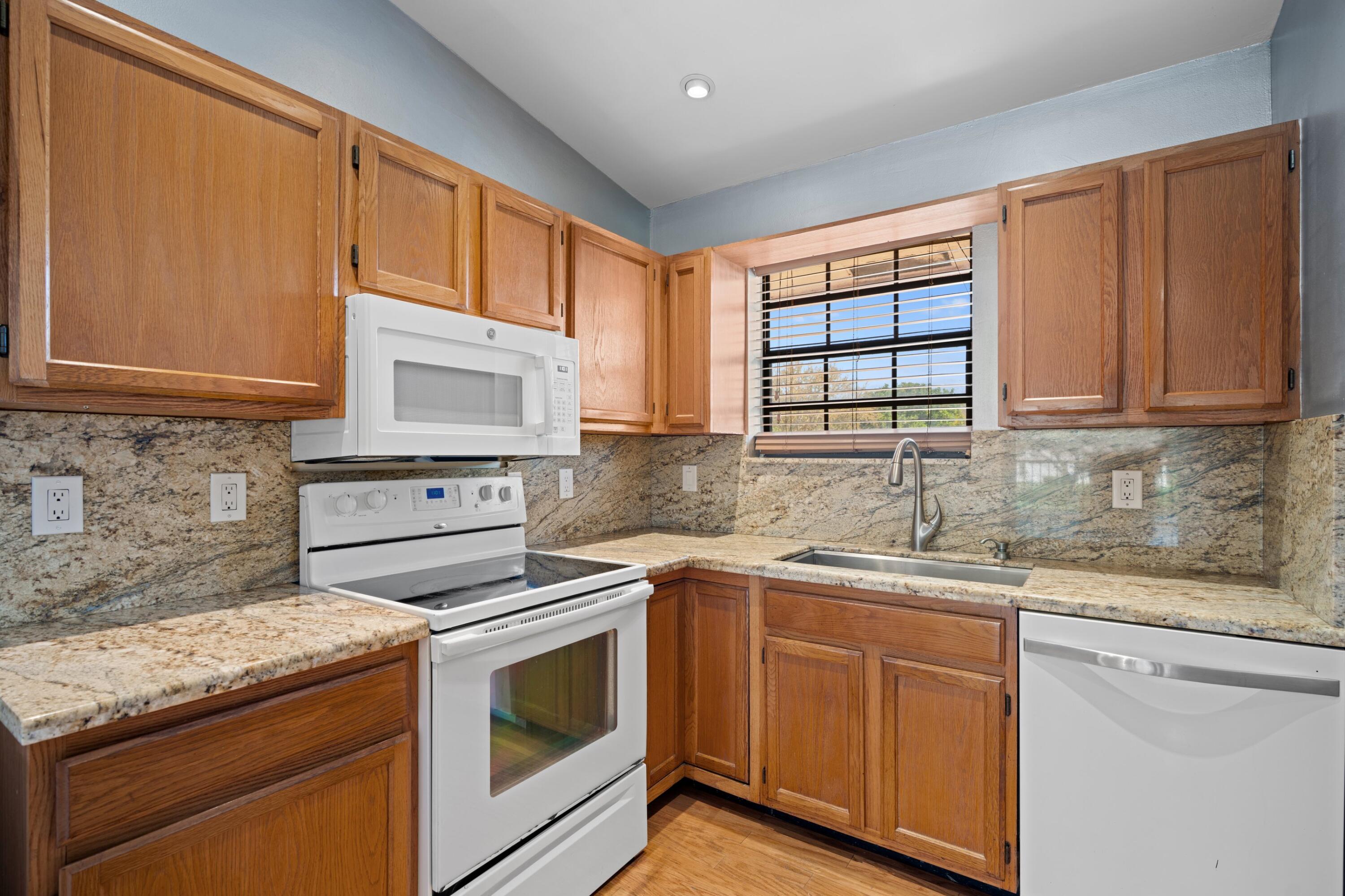3191 Leewood Terrace, Unit L237 Boca Raton, FL 33431 - Photo 9 of 48 Kitchen