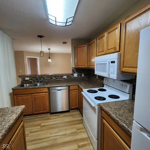 $1,500 | 232 Legends Creek Place, Unit 101, Indianapolis, IN 46229