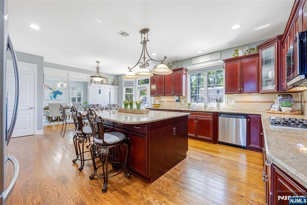 8 Ferndale Place Pompton Plains, NJ 07444 - Photo 14 of 49