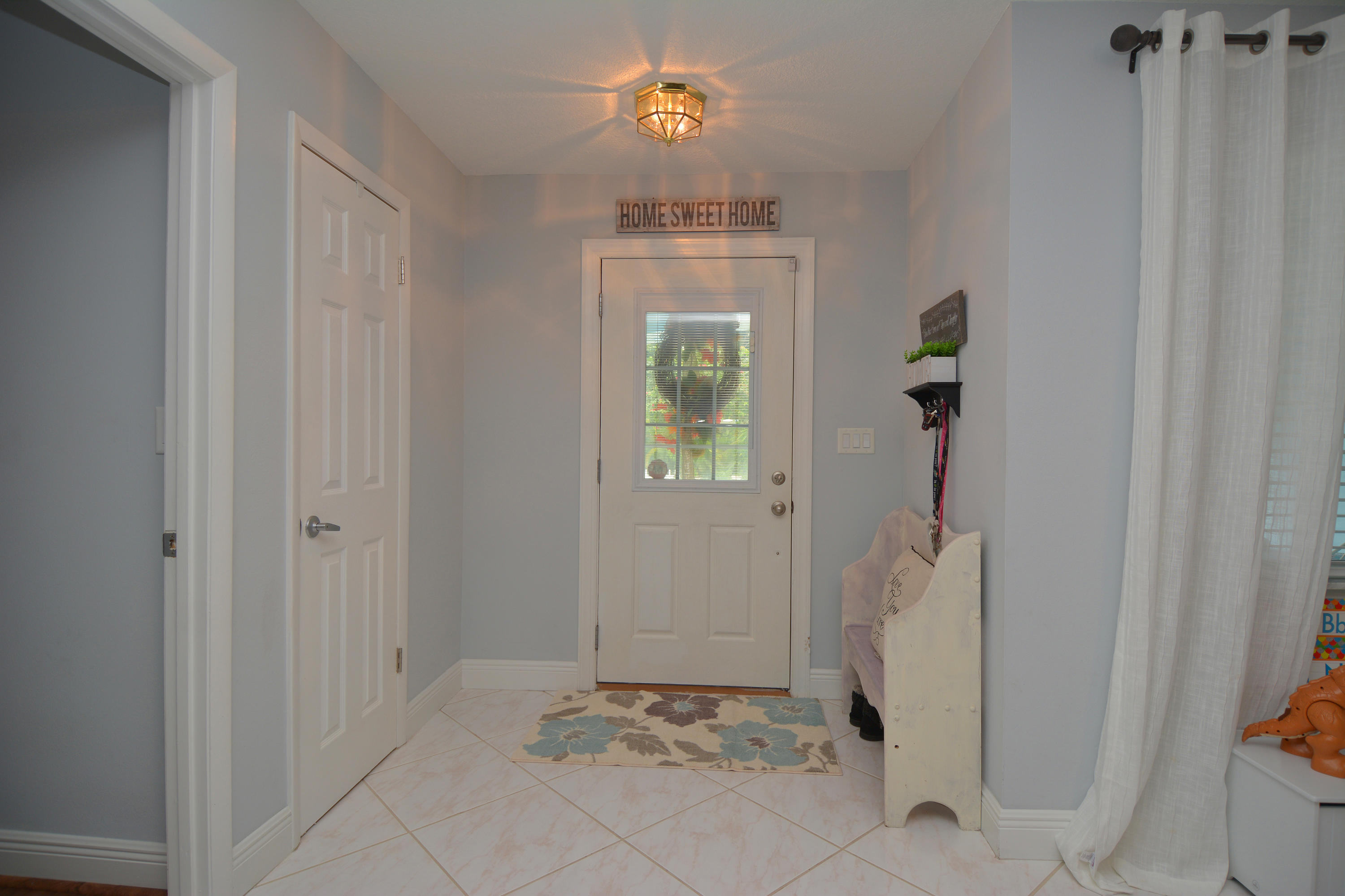 2473 Southwest Murphy Road Palm City, FL 34990 - Photo 6 of 28 C 2018 MBP 111918 2473 SW Murphy Rd (17)