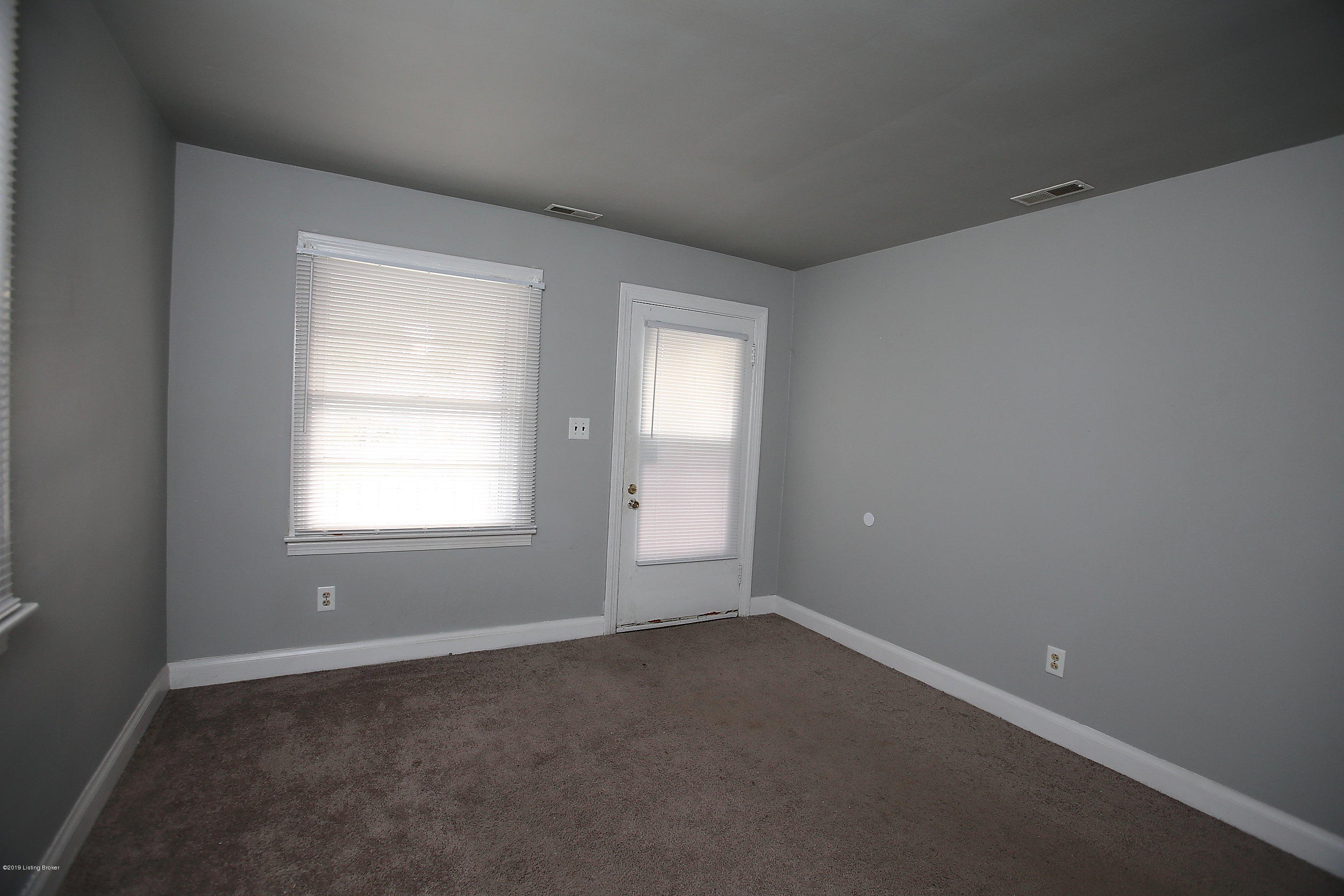 1139 Rammers Avenue Louisville, KY 40204 - Photo 6 of 31 Living Room