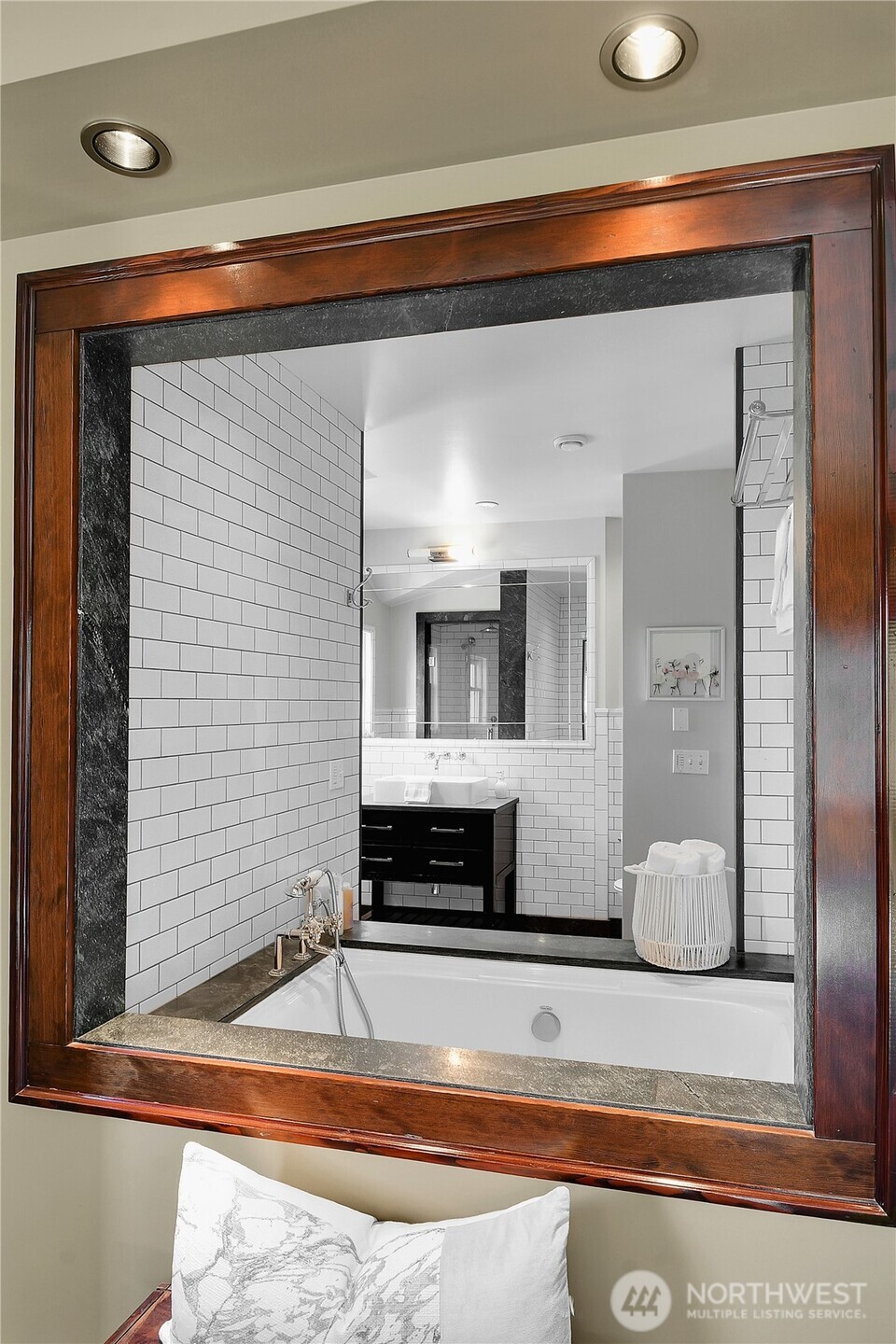 2 Fulton Street Seattle, WA 98109 - Photo 25 of 40