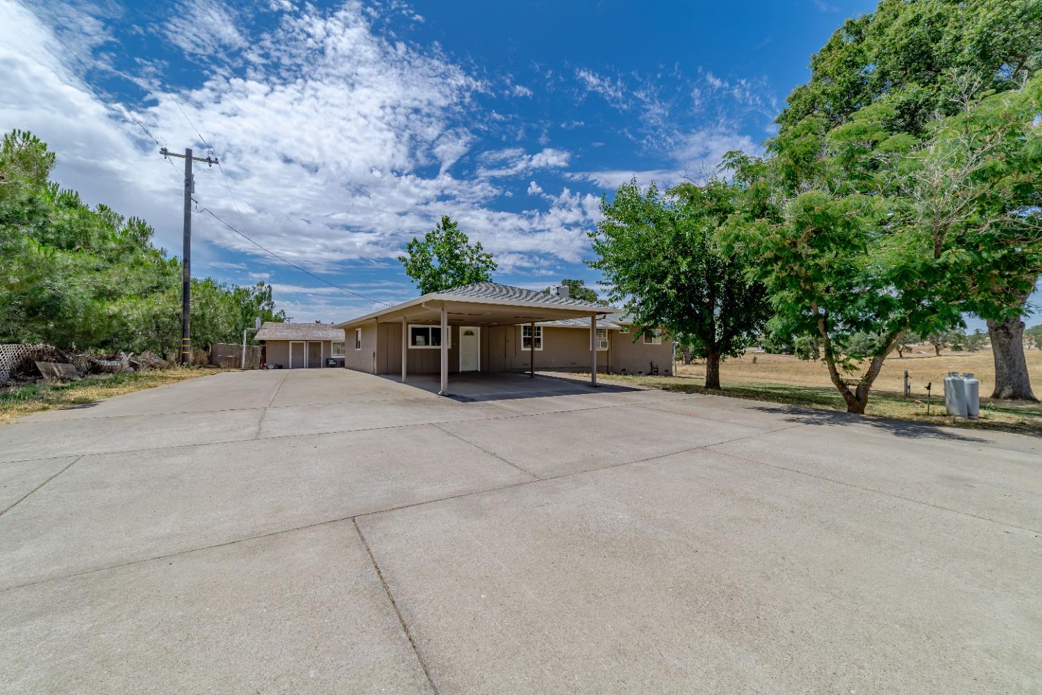 5865 Carbondale Road Plymouth, CA 95669 - Photo 1 of 1 a front view of a house with a yard and tree s