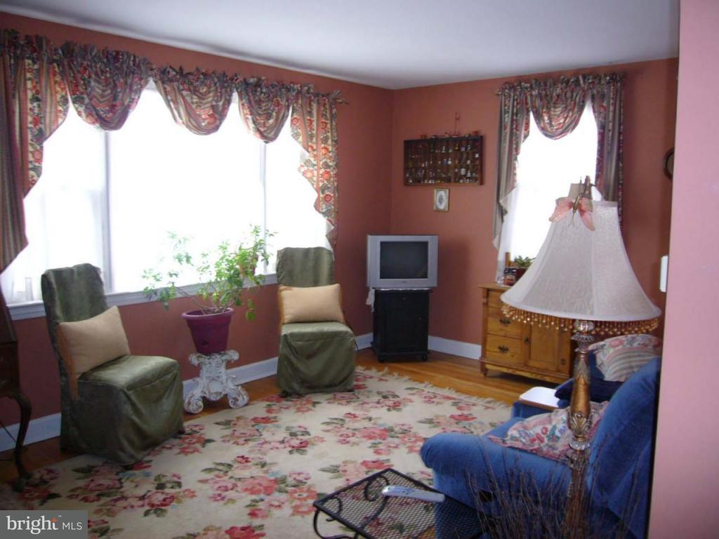 2022 Hemlock Road Lancaster, PA 17603 - Photo 4 of 9 Gallery Image 4
