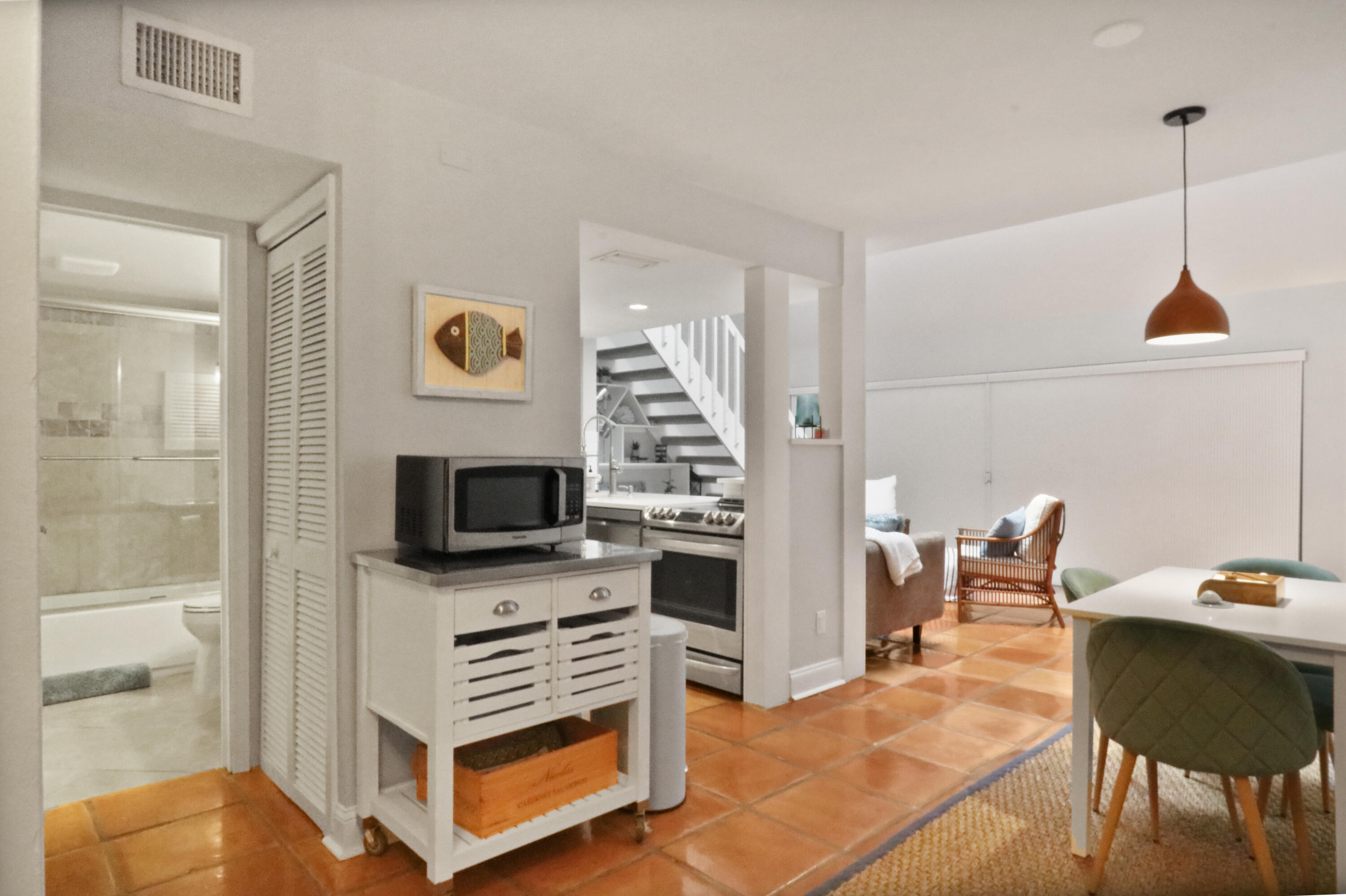 1605 Highway 1, Unit M2213 Jupiter, FL 33477 - Photo 8 of 36 Guest bathroom-Dining area