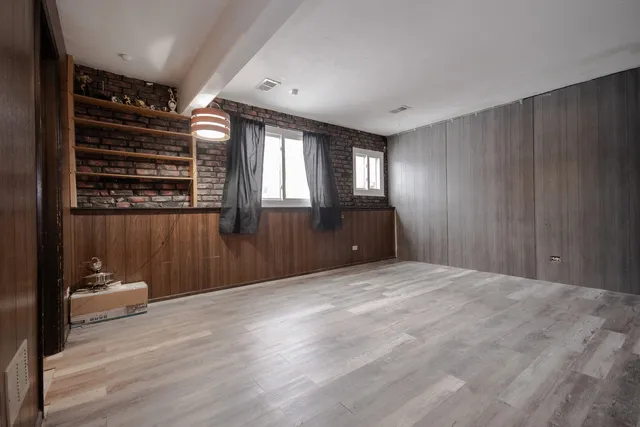 $289,900 | 746 East Devon Avenue, Roselle, IL 60172