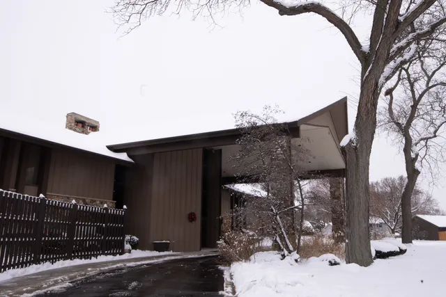 $289,900 | 746 East Devon Avenue, Roselle, IL 60172