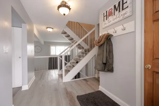 $289,900 | 746 East Devon Avenue, Roselle, IL 60172