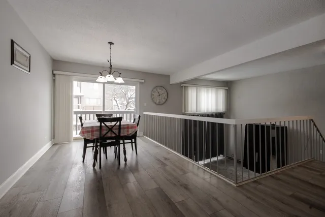 $289,900 | 746 East Devon Avenue, Roselle, IL 60172