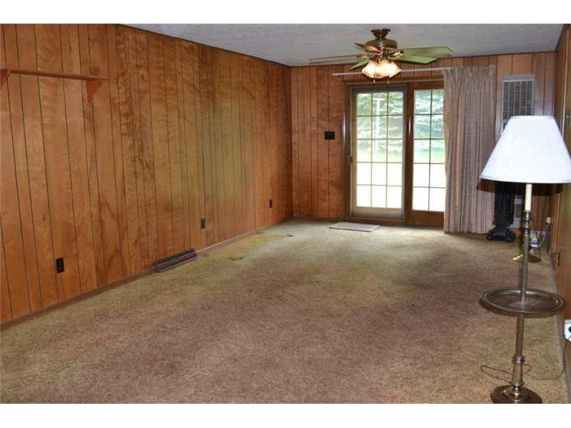 2311 Kane Road Aliquippa, PA 15001 - Photo 5 of 12 Family Room.