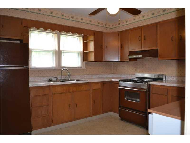 2311 Kane Road Aliquippa, PA 15001 - Photo 6 of 12 Kitchen.