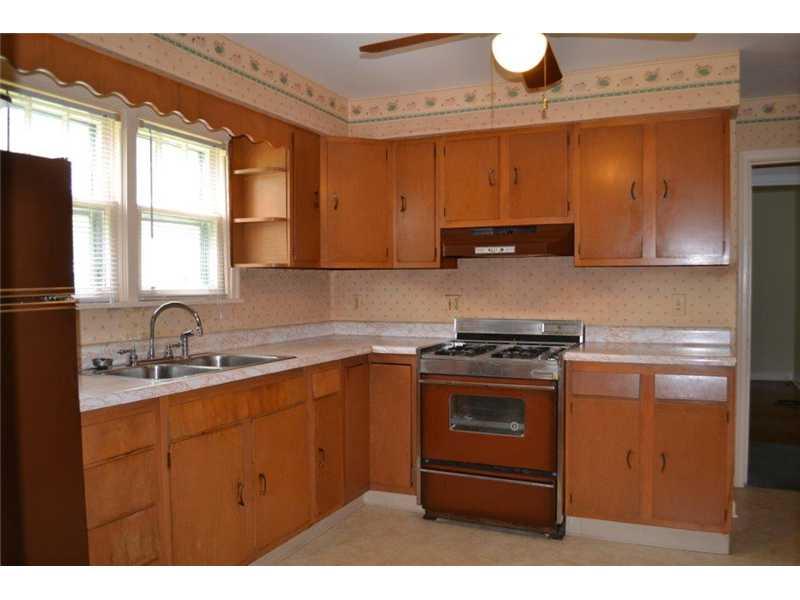 2311 Kane Road Aliquippa, PA 15001 - Photo 7 of 12 Kitchen.