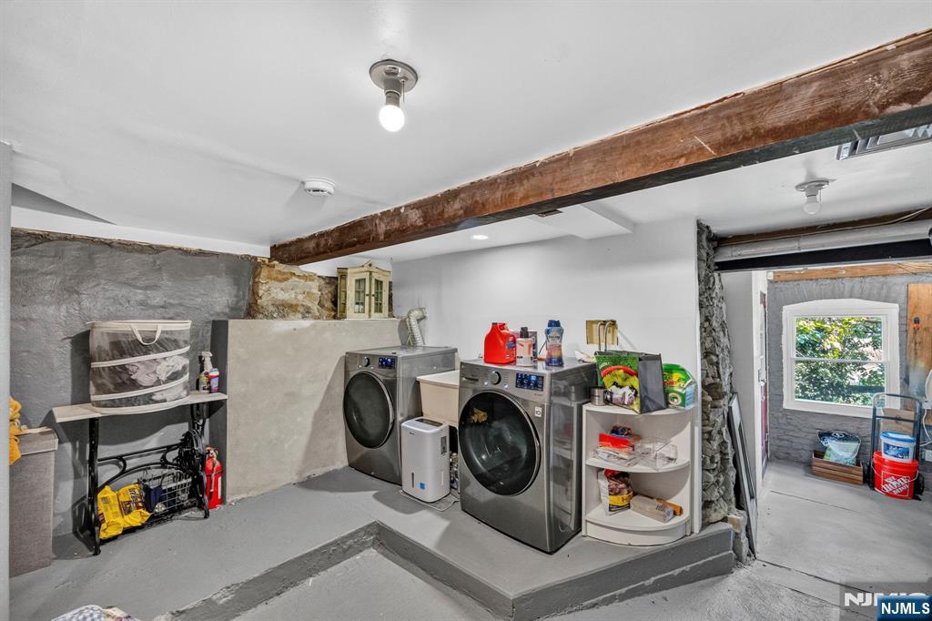 8 Old Wood Road Edgewater, NJ 07020 - Photo 16 of 25