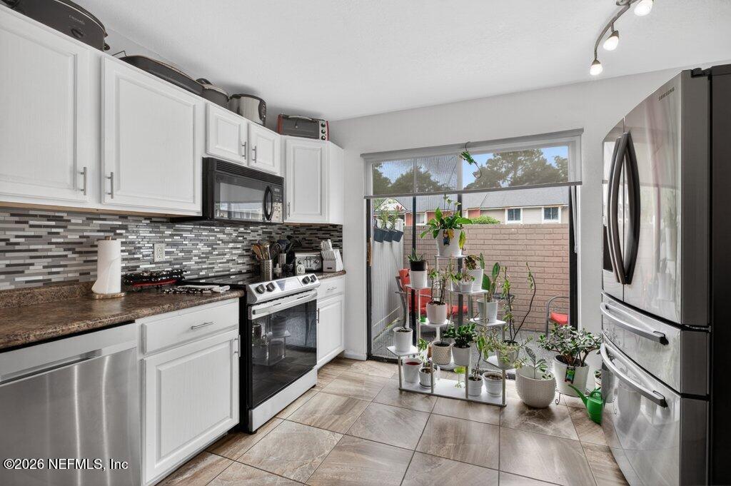 8880 Old Kings Road South, Unit 34 Jacksonville, FL 32257 - Photo 10 of 39 Kitchen