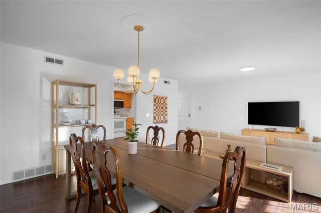 $192,500 | 917 Claytonbrook Drive, Unit 3, Ballwin, MO 63011