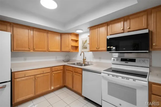 $192,500 | 917 Claytonbrook Drive, Unit 3, Ballwin, MO 63011