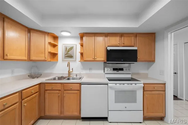 $192,500 | 917 Claytonbrook Drive, Unit 3, Ballwin, MO 63011