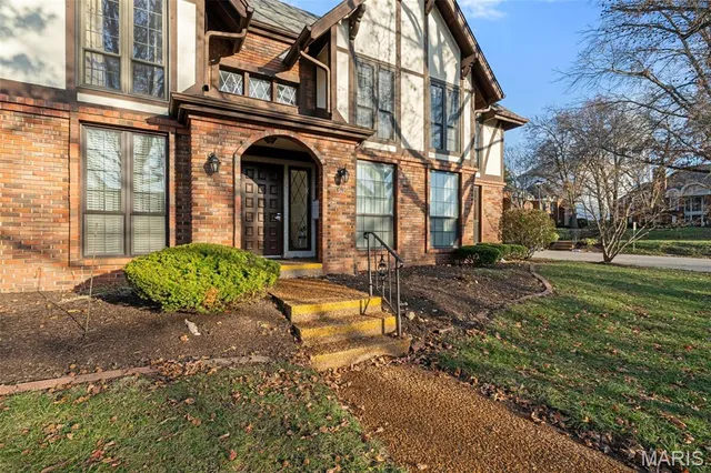 $192,500 | 917 Claytonbrook Drive, Unit 3, Ballwin, MO 63011