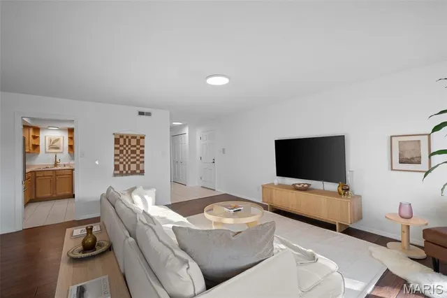 $192,500 | 917 Claytonbrook Drive, Unit 3, Ballwin, MO 63011