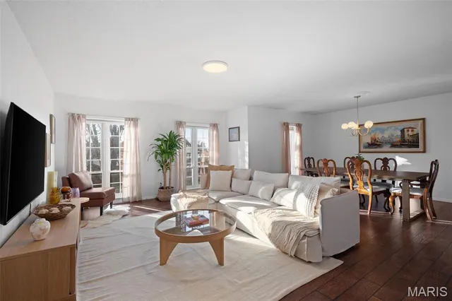 $192,500 | 917 Claytonbrook Drive, Unit 3, Ballwin, MO 63011