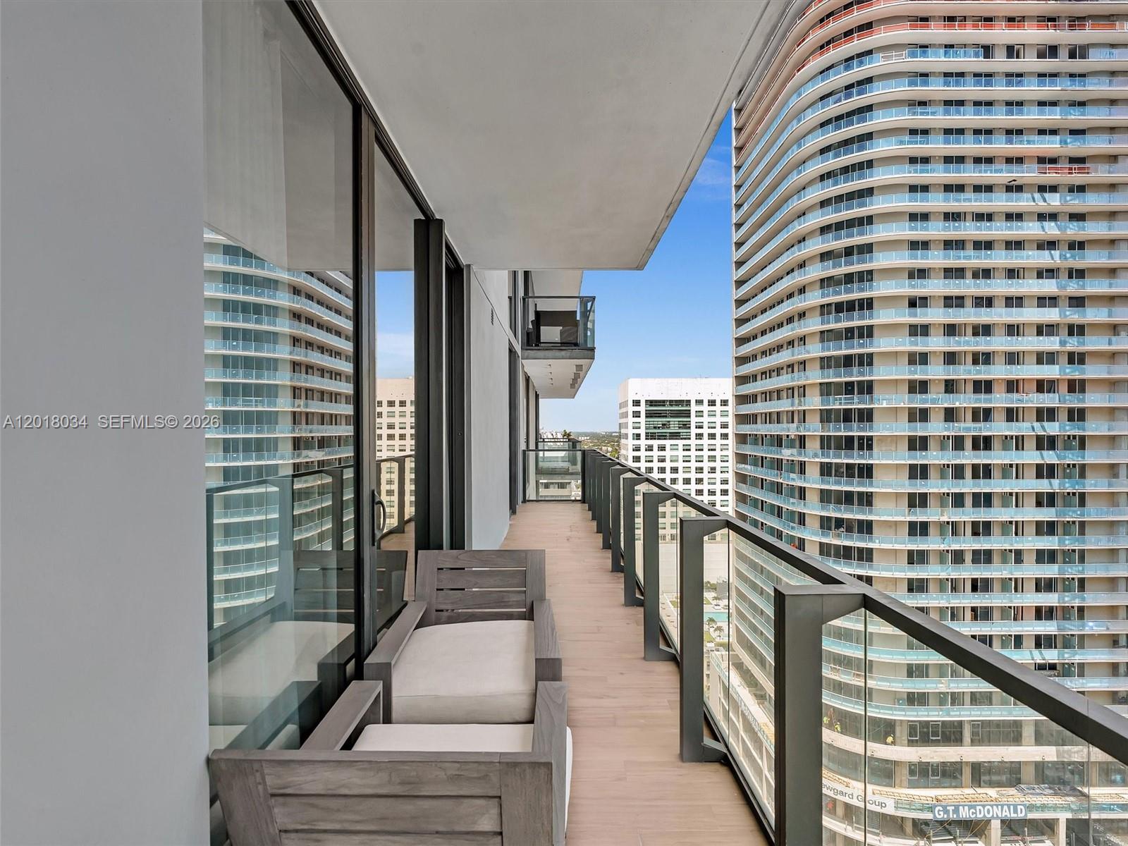 88 Southwest 7th Street, Unit 2011 Miami, FL 33130 - Photo 27 of 55 a view of a balcony