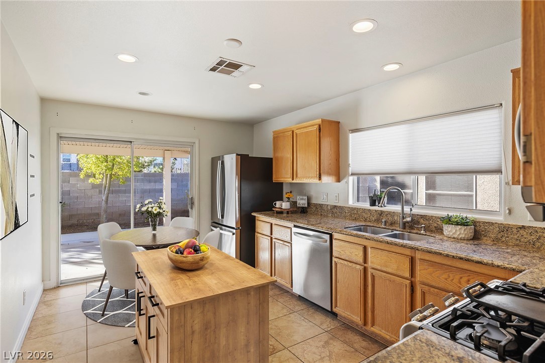 1131 Cathedral Ridge Street Henderson, NV 89052 - Photo 9 of 33 Gallery Image 9