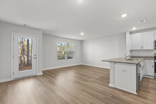 $2,000 | 640 Golden Resin Road, Conway, SC 29526