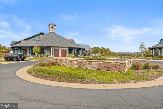 $650,000 | 105 Cabbage White Dr Lake, Front Royal, VA 22630