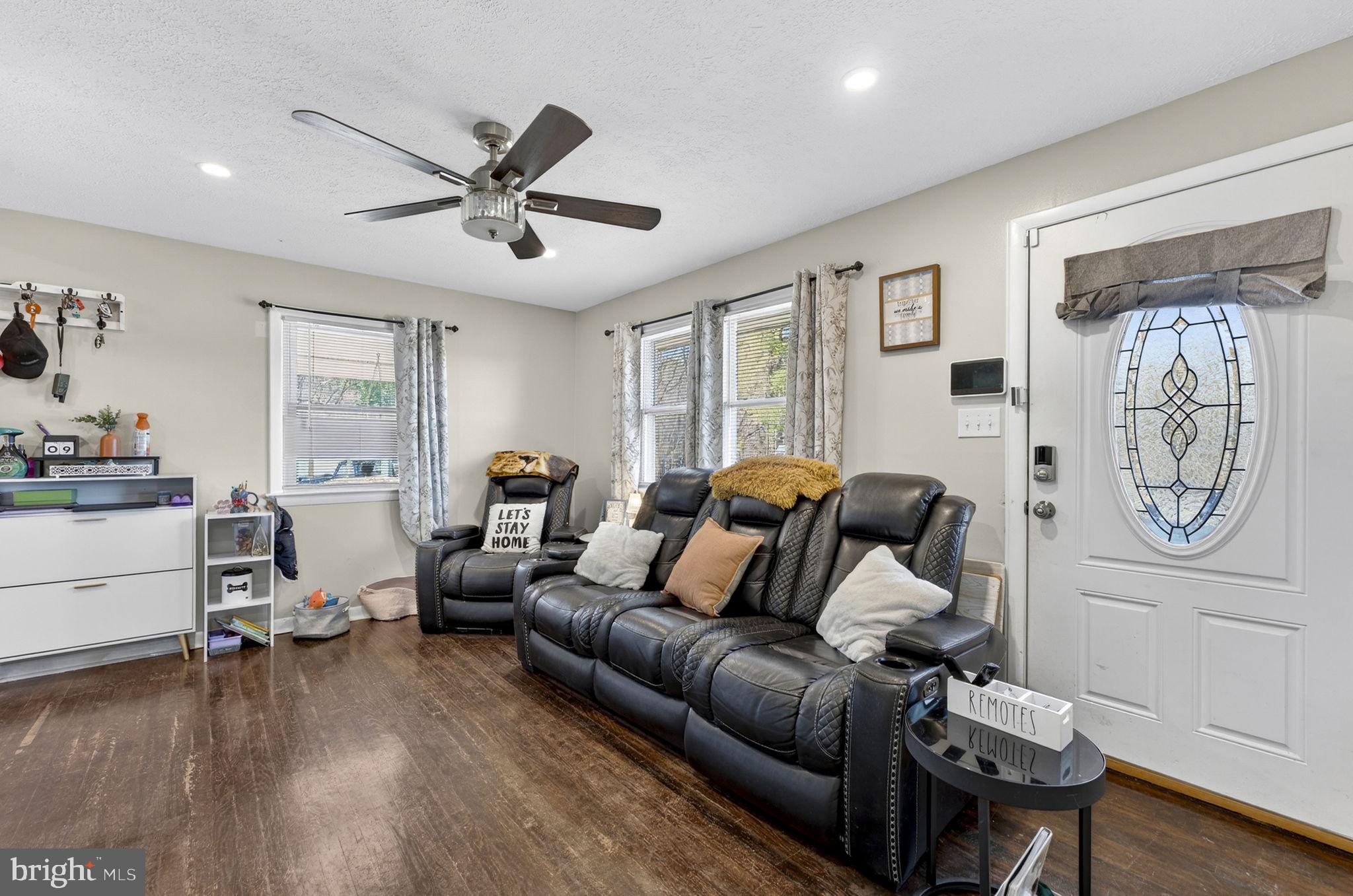 110 Bucks Mill Road Strasburg, VA 22657 - Photo 19 of 53 a living room with furniture