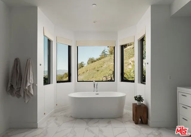 $4,799,000 | 3820 Knobhill Drive, Sherman Oaks, CA 91423