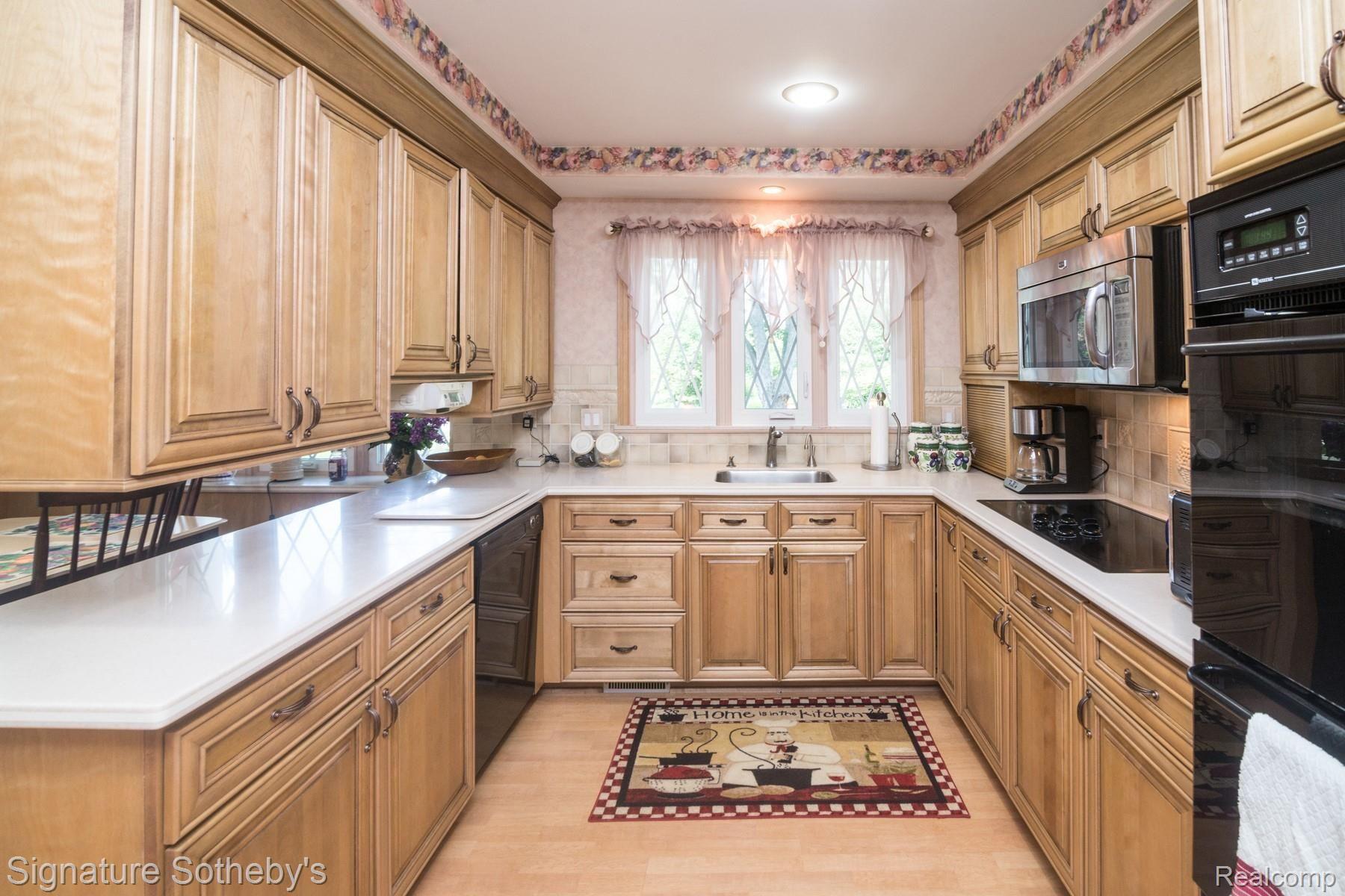 172 Chesterfield Road Bloomfield Hills, MI 48304 - Photo 5 of 98 063_79.jpg Kitchen - cooking area