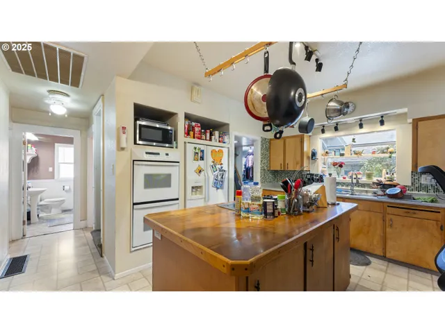 $329,999 | 63776 Flanagan Road, Coos Bay, OR 97420