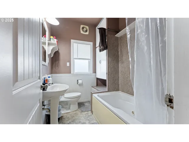 $329,999 | 63776 Flanagan Road, Coos Bay, OR 97420