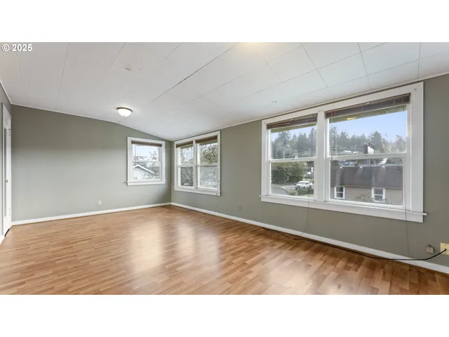 $329,999 | 63776 Flanagan Road, Coos Bay, OR 97420