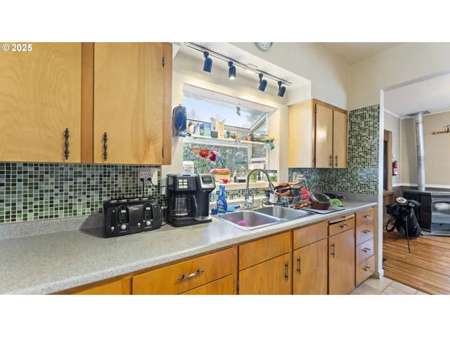 $329,999 | 63776 Flanagan Road, Coos Bay, OR 97420