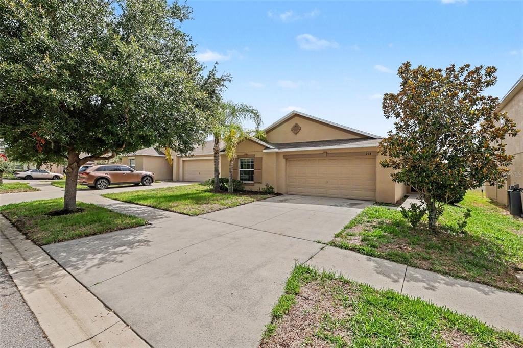 204 English Channel Place Dover, FL 33527 - Photo 3 of 16