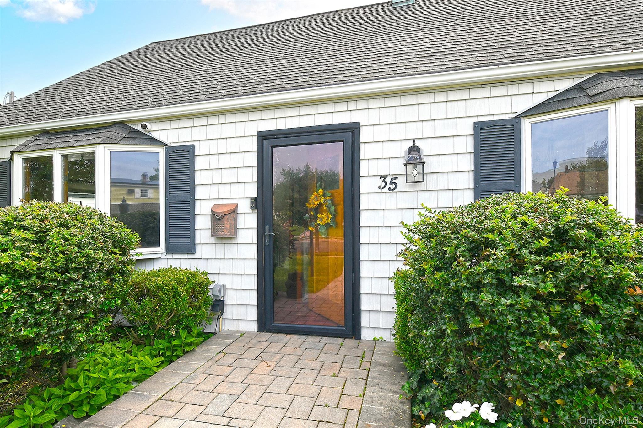 35 Ranch Lane Levittown, NY 11756 - Photo 5 of 38