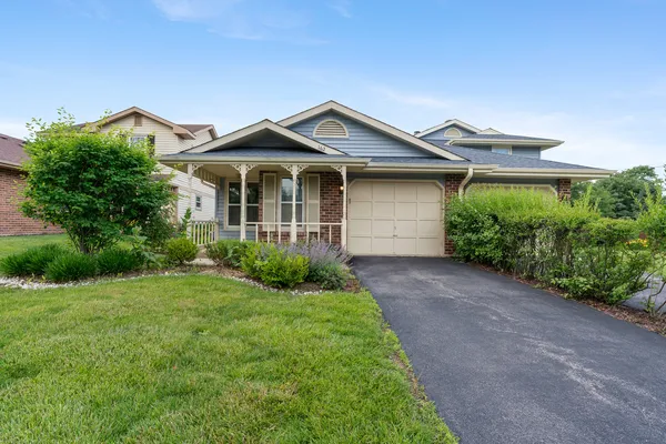 $324,900 | 162 Pier Court, Naperville, IL 60565