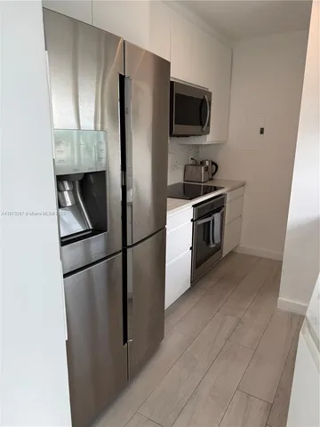 $4,000 | 5900 Collins Avenue, Unit 705, Miami Beach, FL 33140